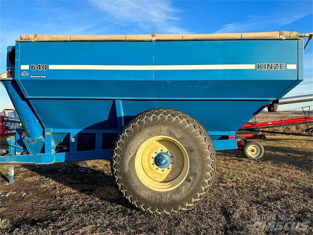 Kinze 640 Ремаркета за зърно / силаж
