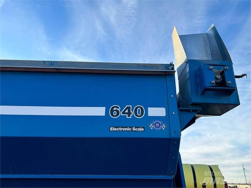 Kinze 640 Ремаркета за зърно / силаж

