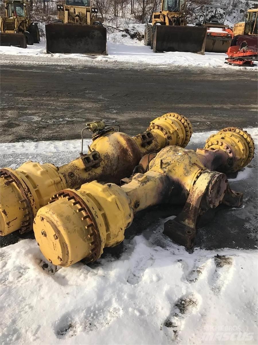 Komatsu  Оси