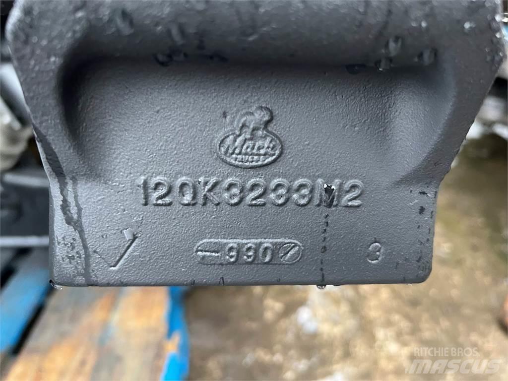 Mack  Шаси