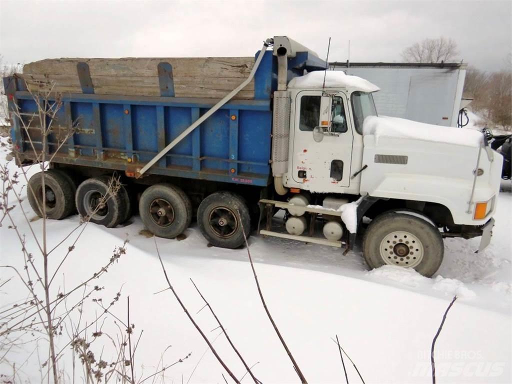 Mack CL613 Самосвал