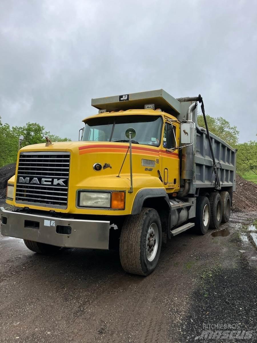 Mack CL713 Самосвал