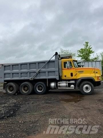 Mack CL713 Самосвал