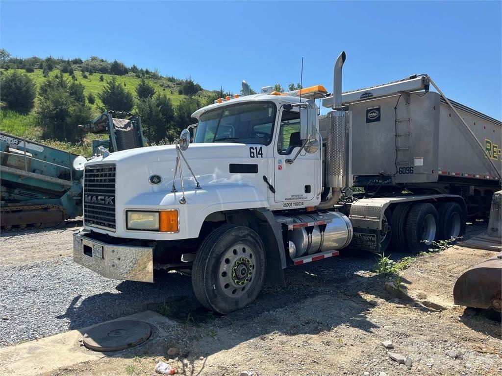 Mack CL733 Други