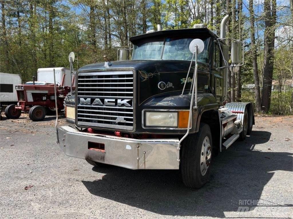 Mack CL733 Влекачи