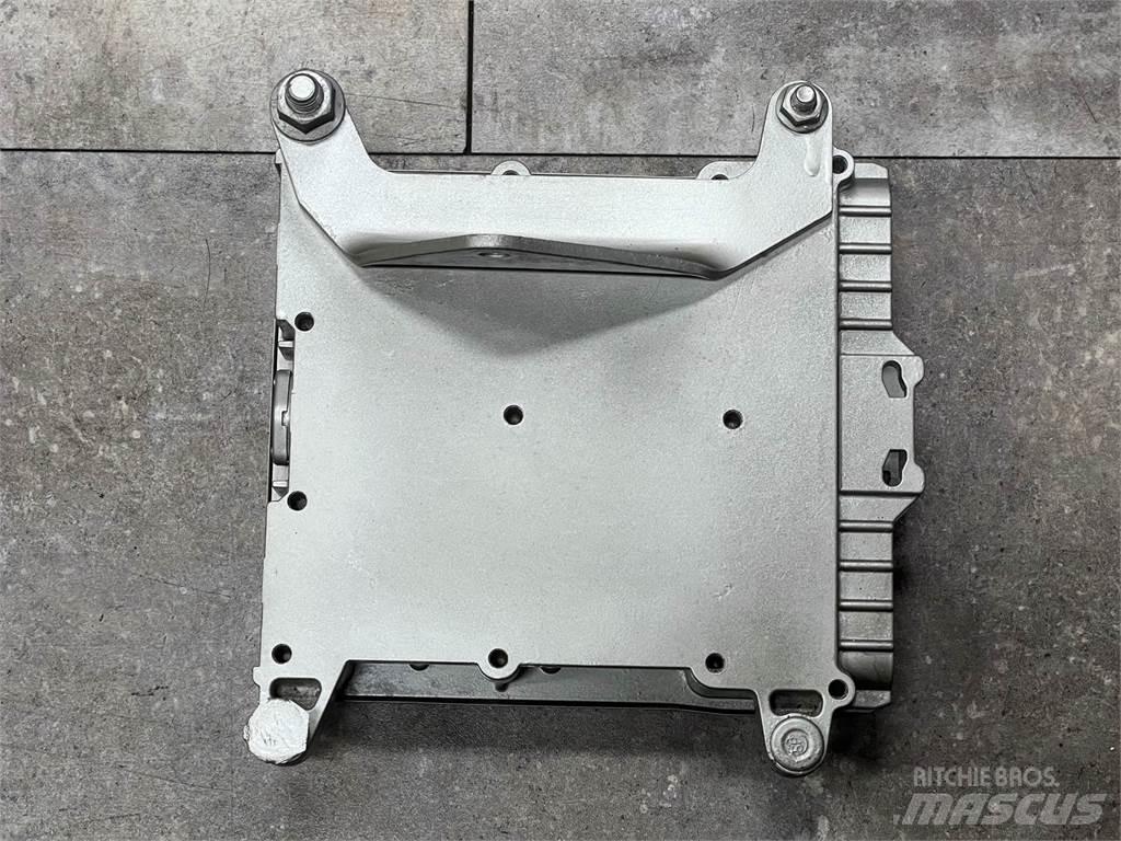 Mack E7 Електроники