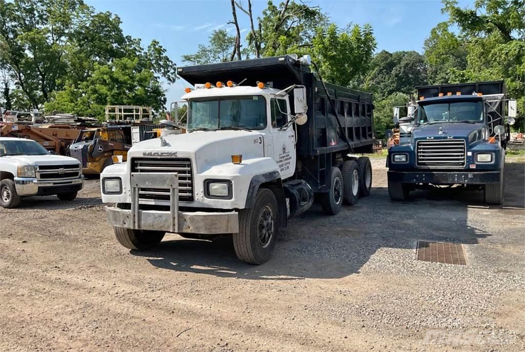 Mack E7 Самосвал