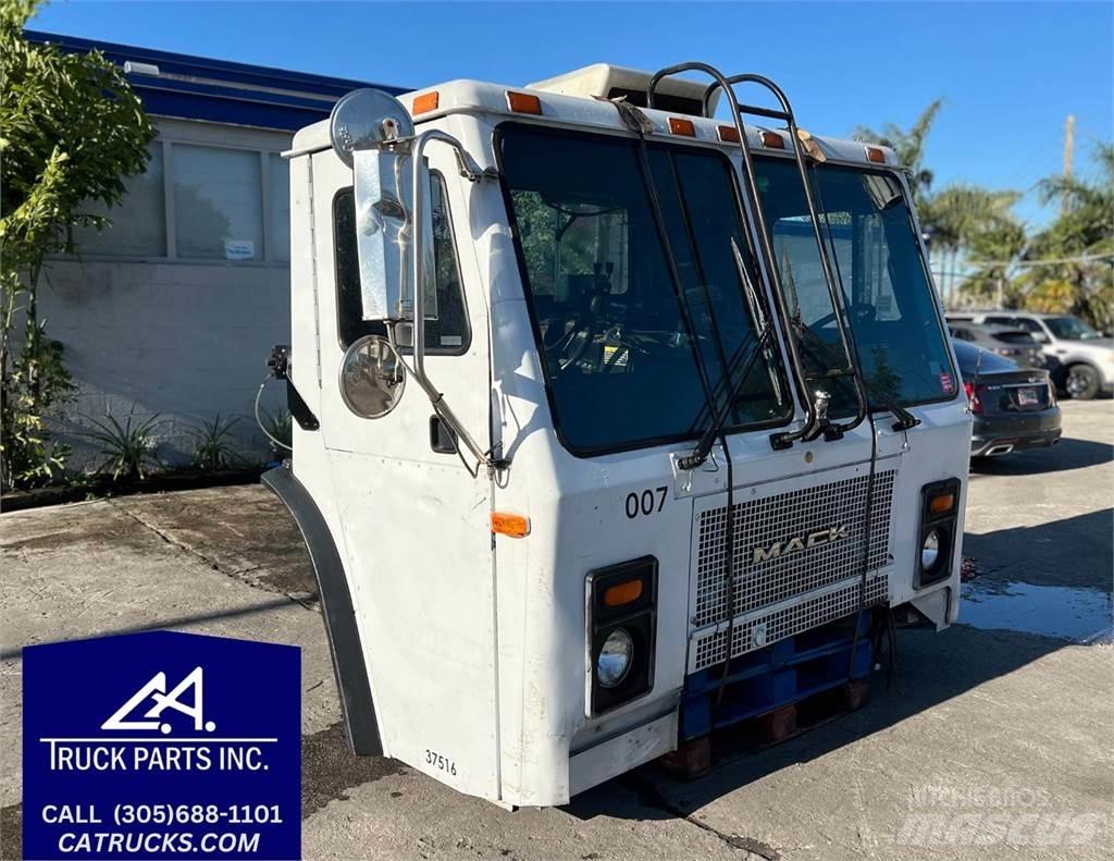 Mack LE613 Транспорт - Други