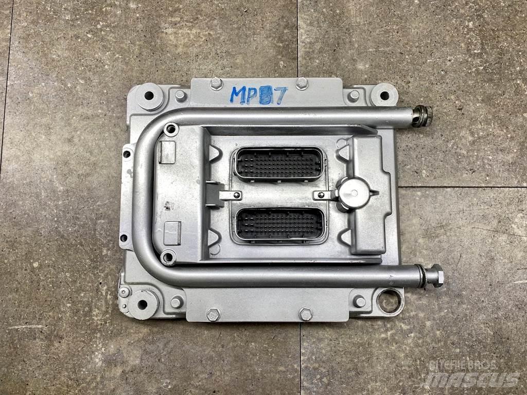 Mack MP7 Електроники