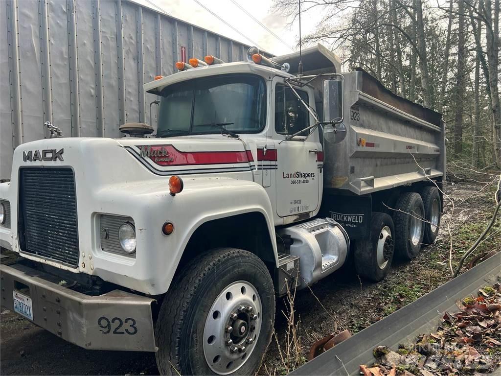 Mack RD600 Самосвал