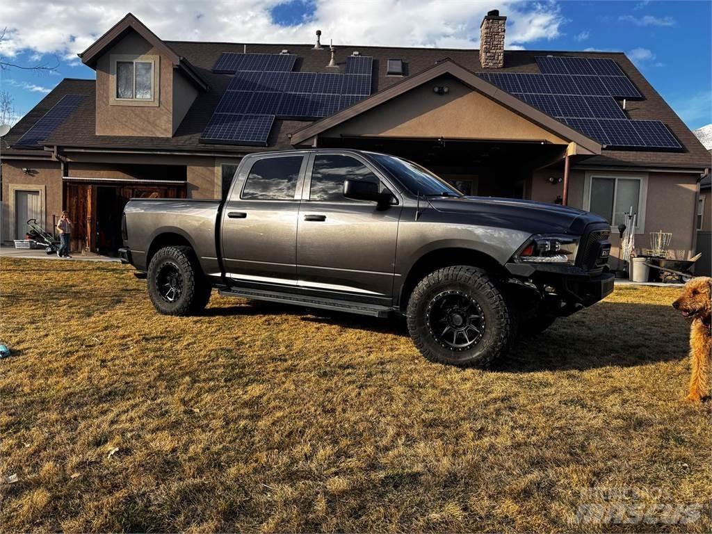 RAM 1500 Пикапи