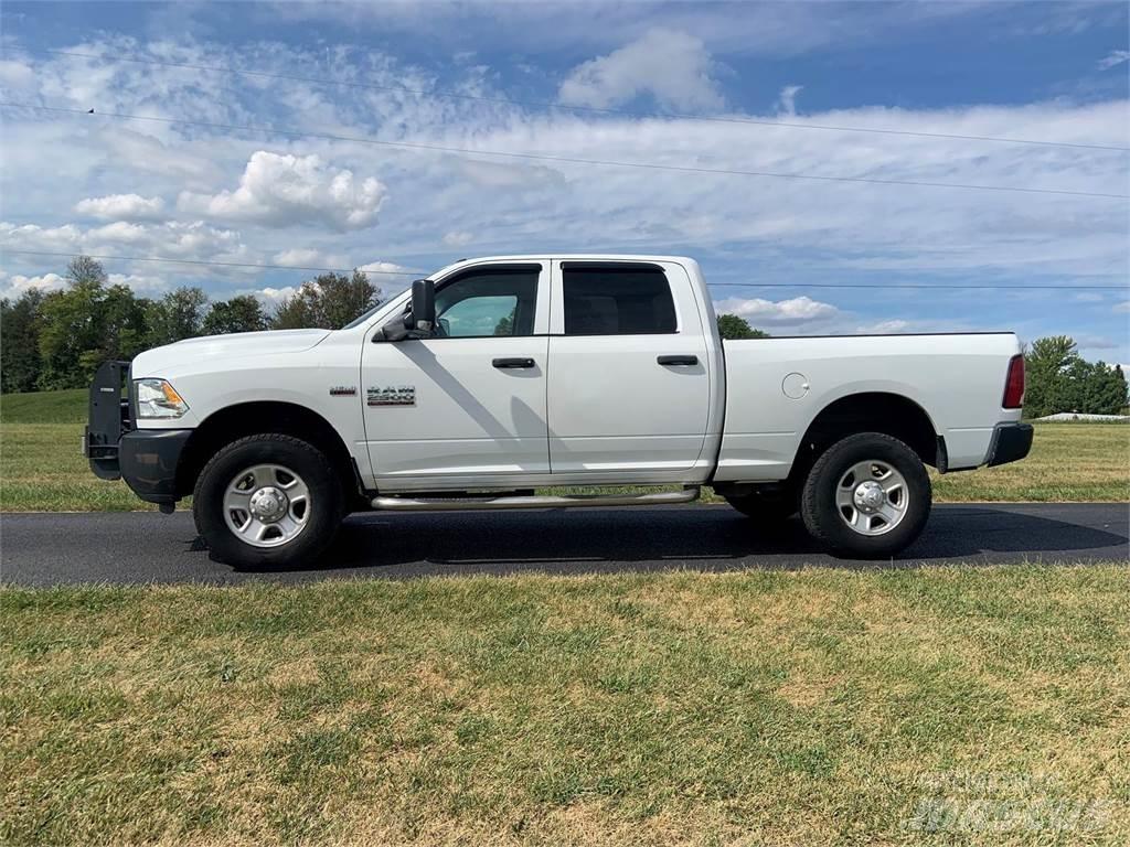 RAM 2500 Пикапи