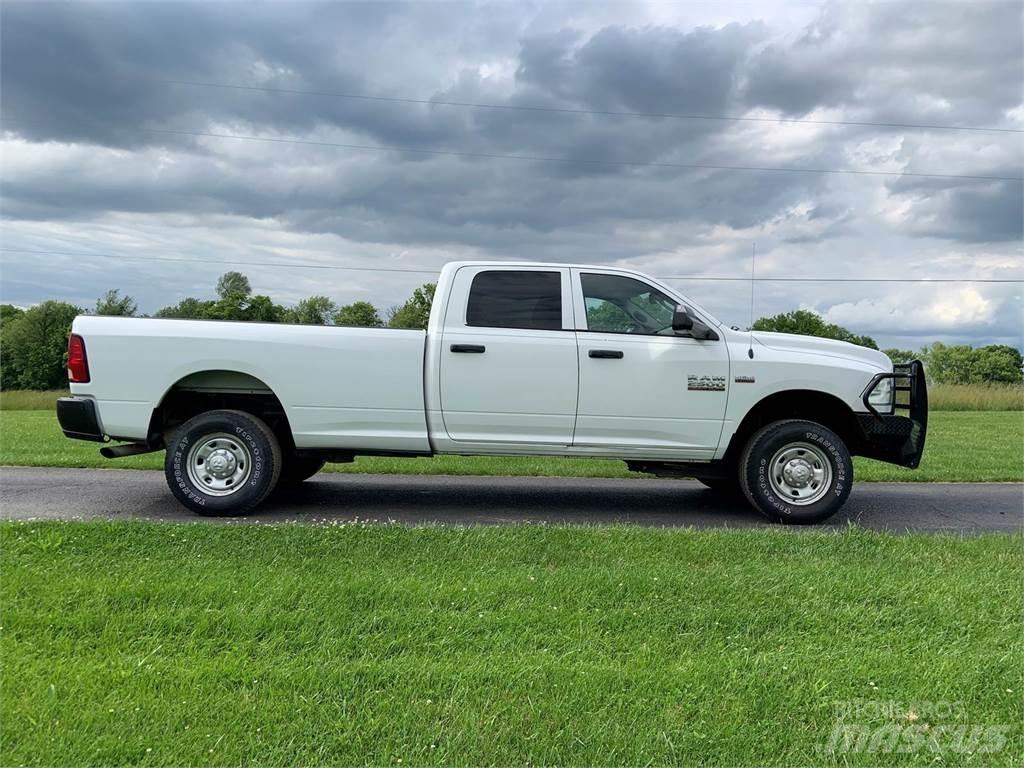 RAM 2500 Пикапи