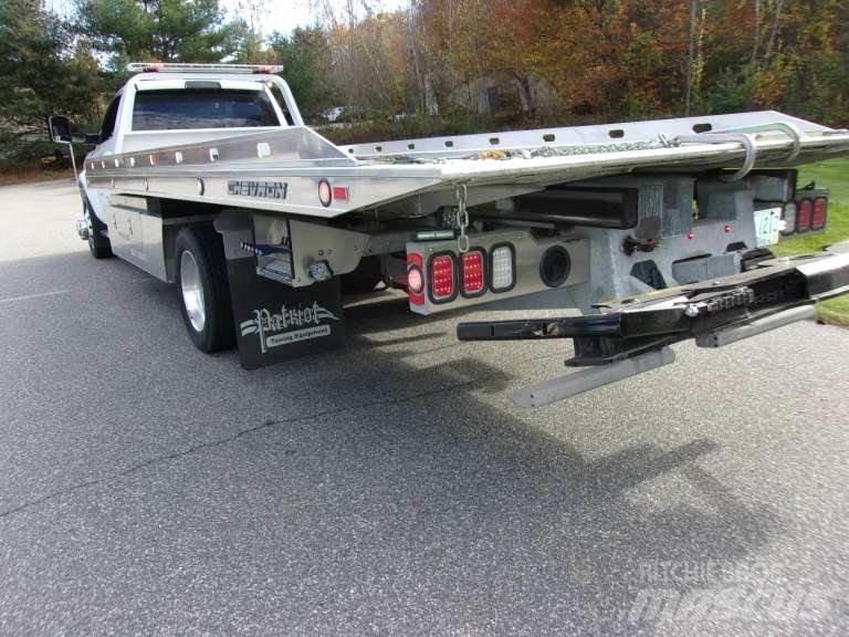RAM 5500 Камиони с кран с кука