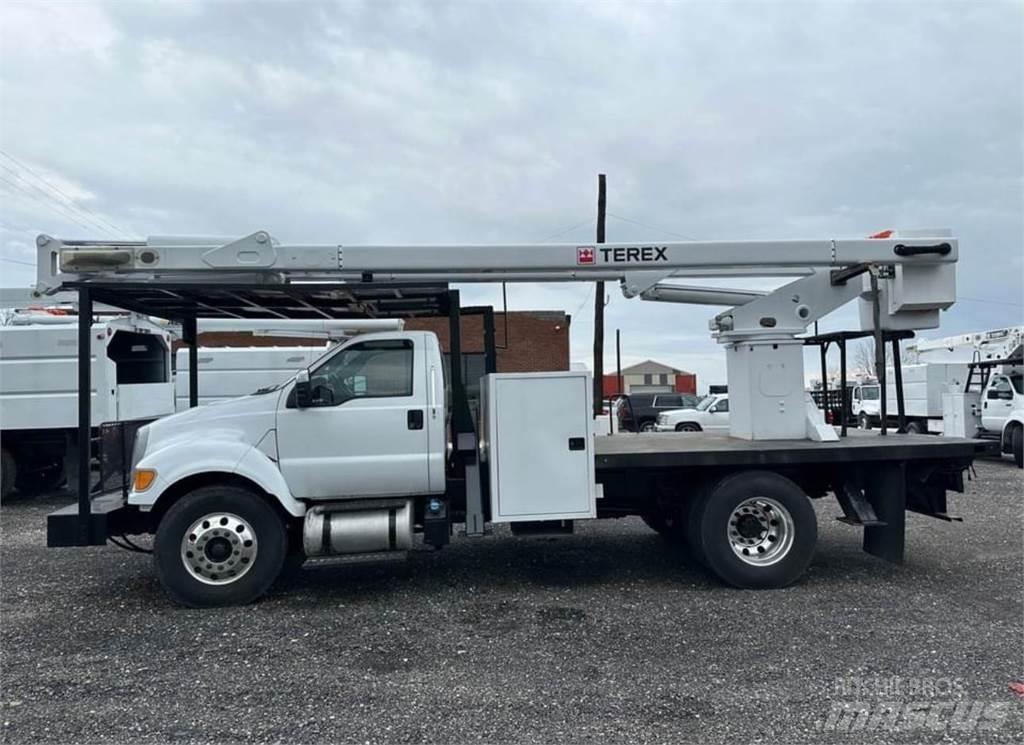 Terex XT60 Моторизирани платформи с талига