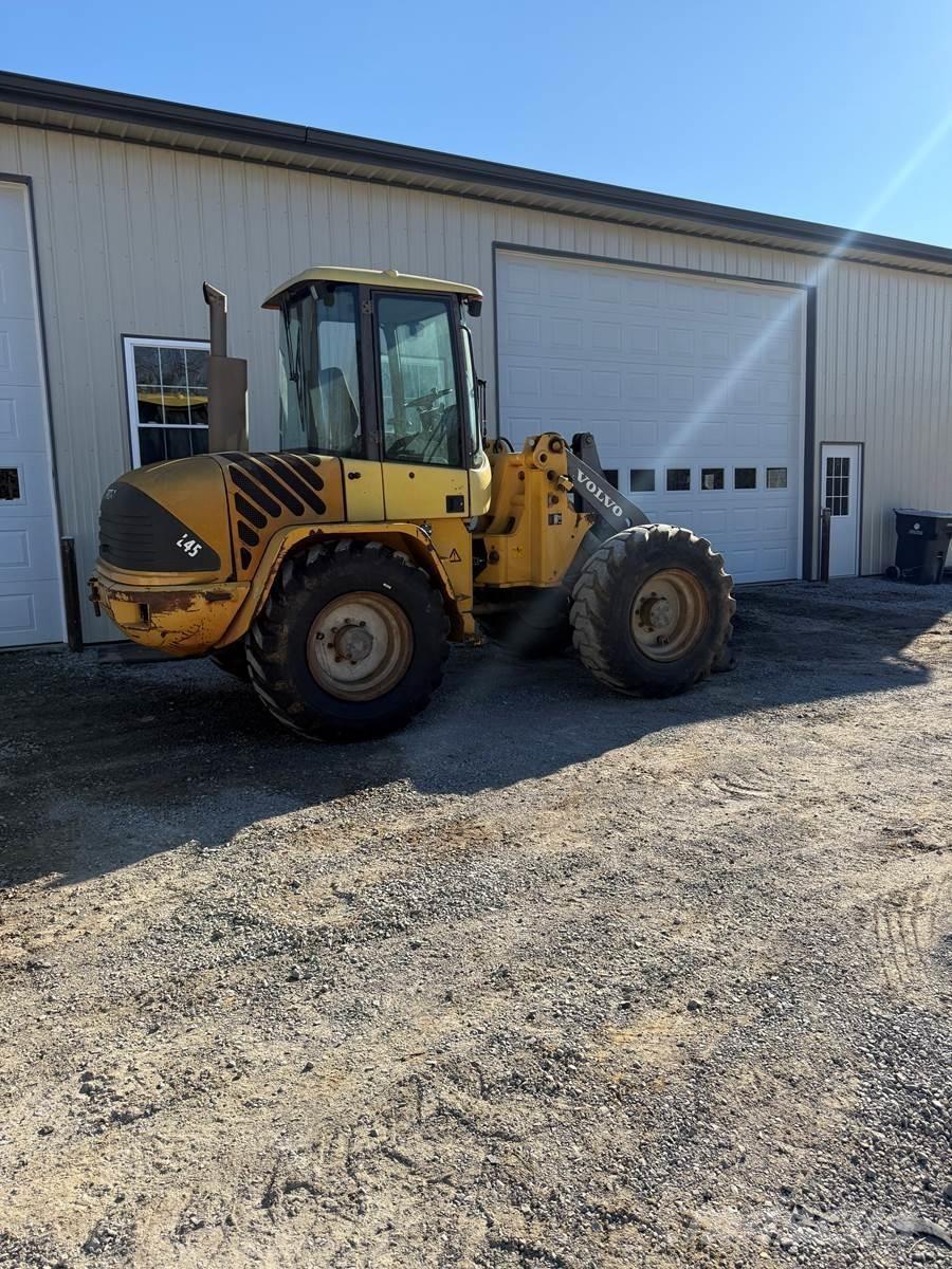 Volvo L45 Колесни товарачи