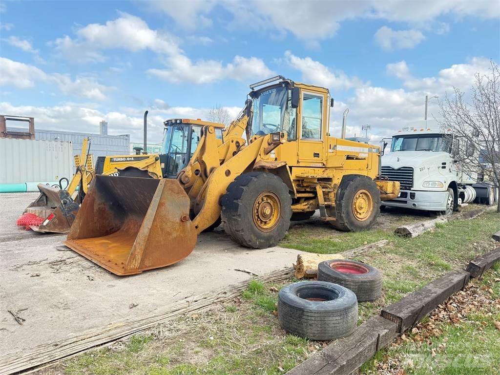 Volvo L90D Колесни товарачи