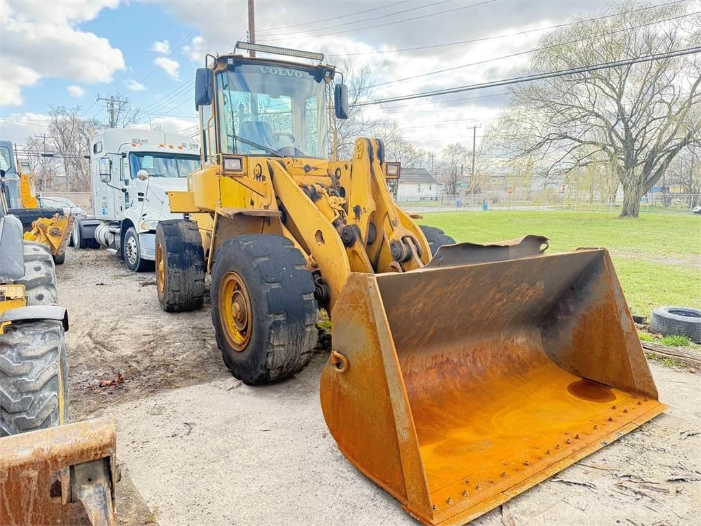 Volvo L90D Колесни товарачи