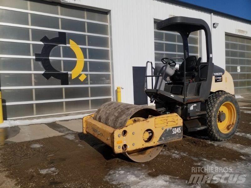 Volvo SD45 Еднобарабанни ролки

