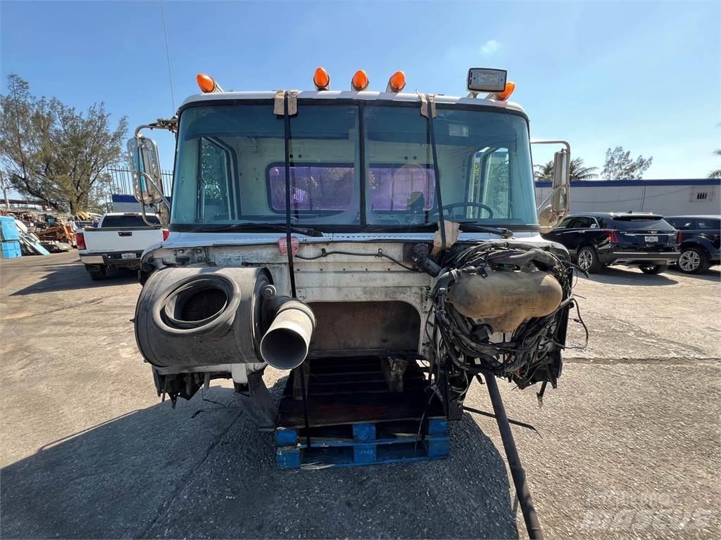 Volvo VNL Транспорт - Други
