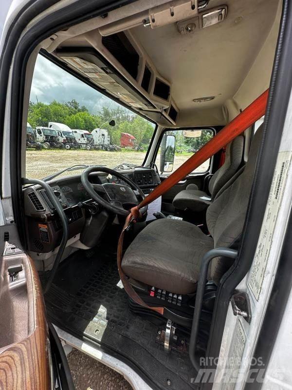 Volvo VNL Транспорт - Други