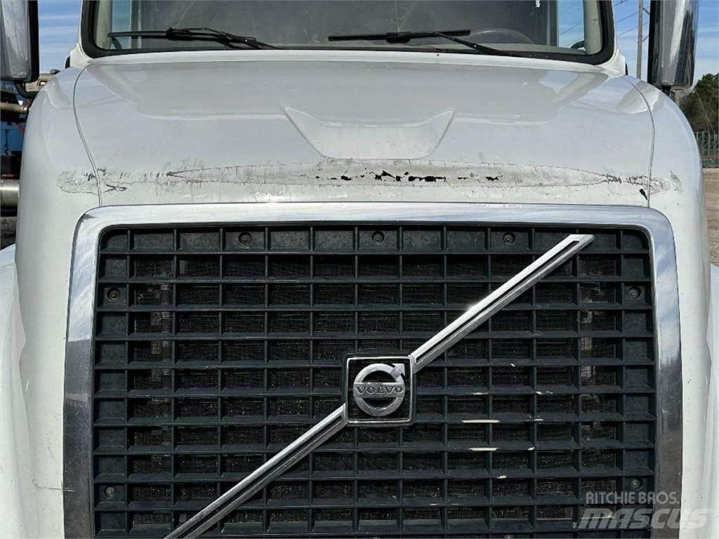 Volvo VNL Транспорт - Други