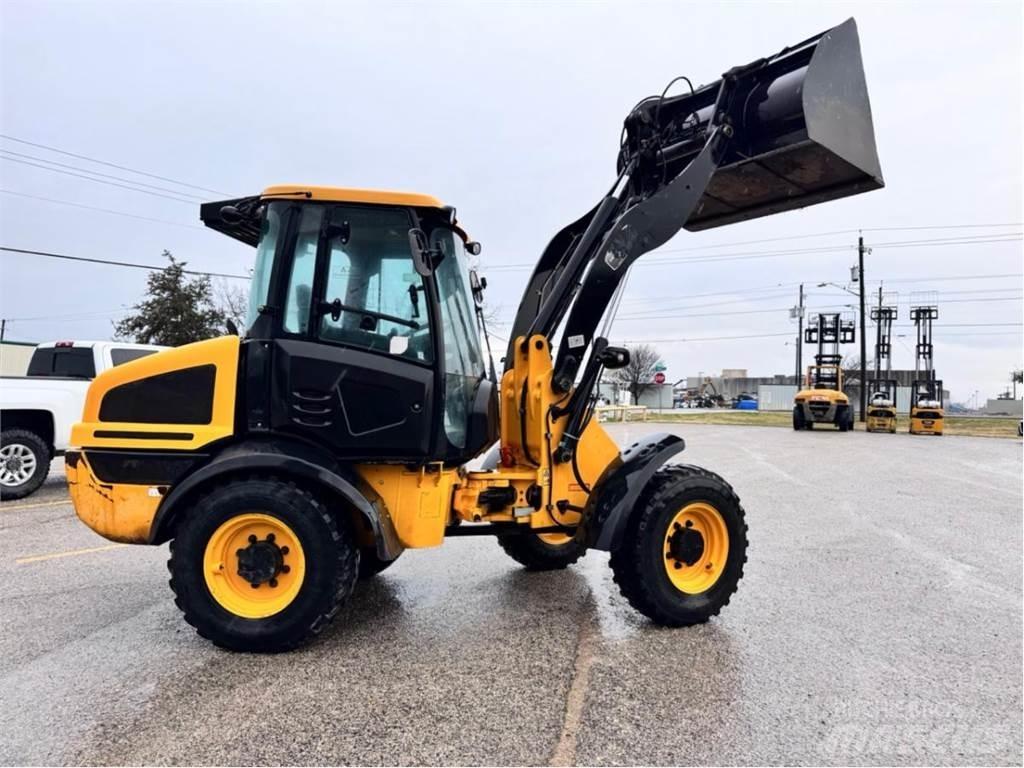 JCB 409 Колесни товарачи