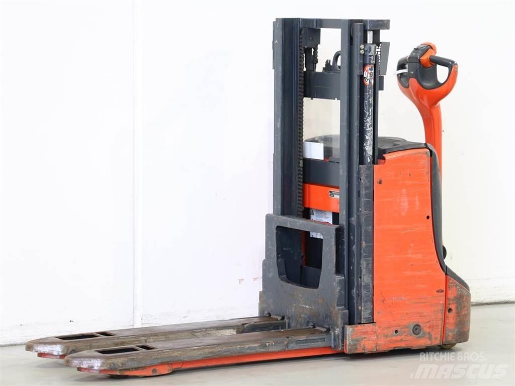 Linde D06/1160 Колички високоповдигачи с теглич