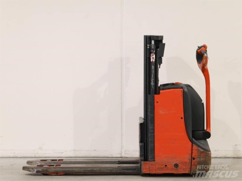 Linde D06/1160 Колички високоповдигачи с теглич