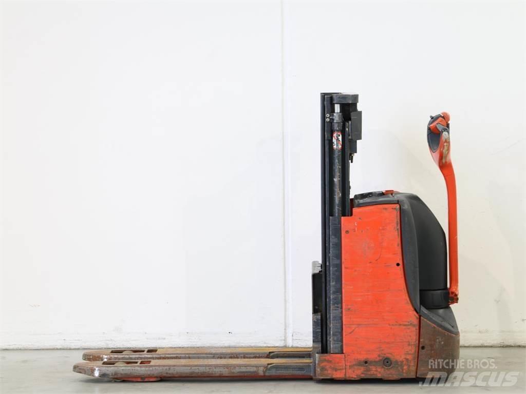 Linde D06/1160-00 Колички високоповдигачи с теглич