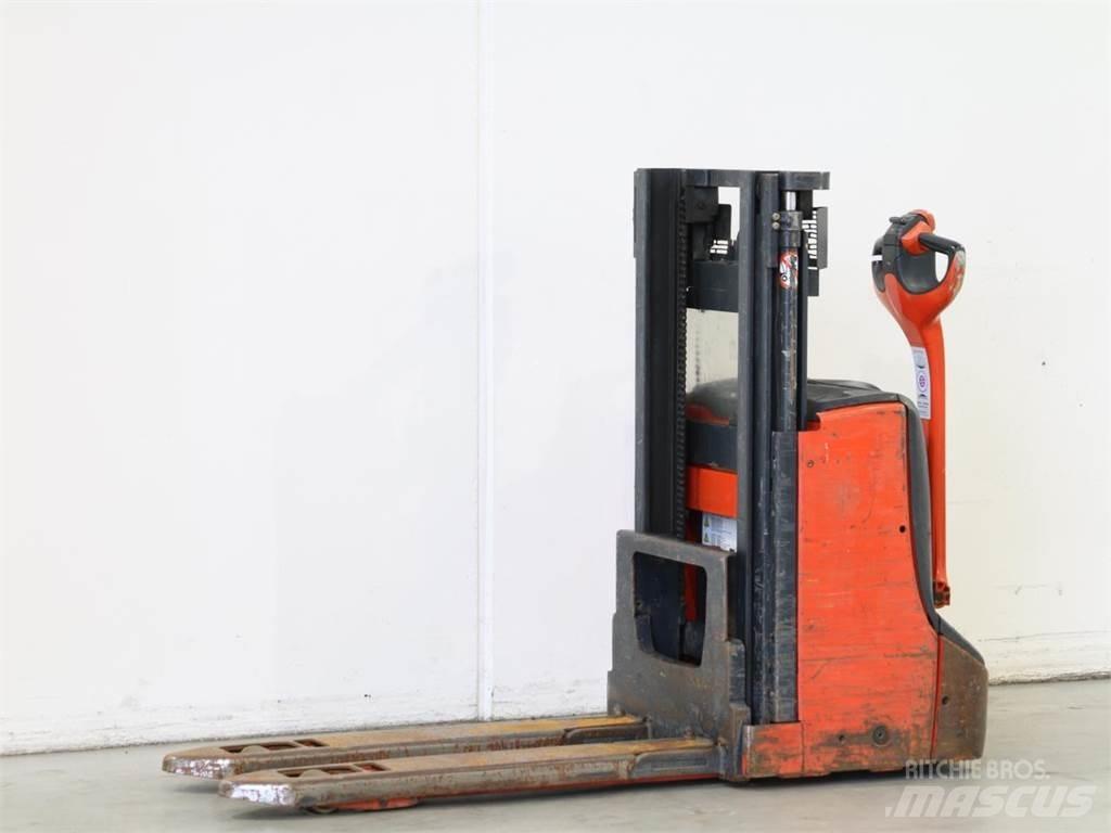 Linde D06/1160-00 Колички високоповдигачи с теглич