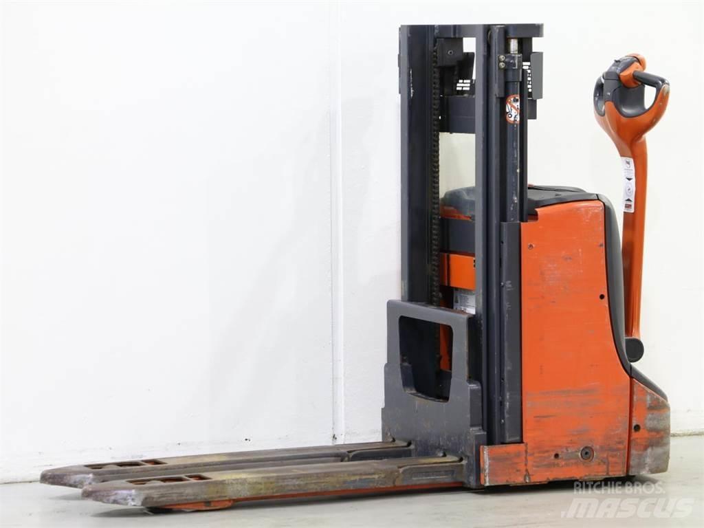 Linde D06/1160-00 Колички високоповдигачи с теглич