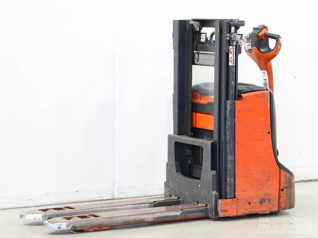 Linde D06/1160-00 Колички високоповдигачи с теглич
