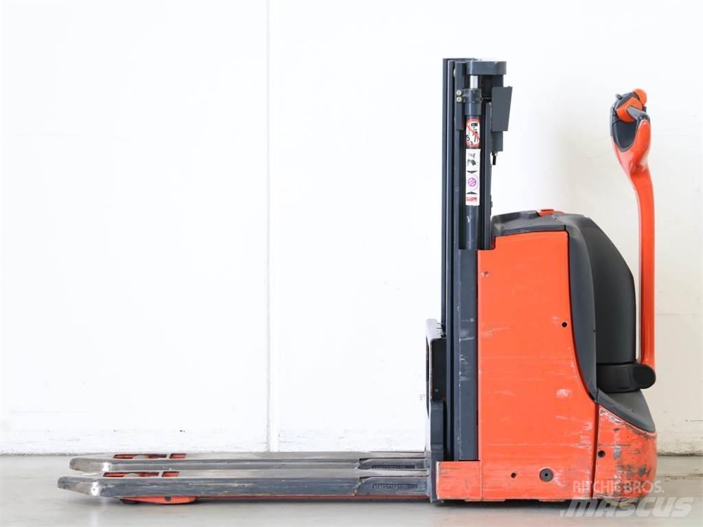 Linde D06/1160-00 Колички високоповдигачи с теглич