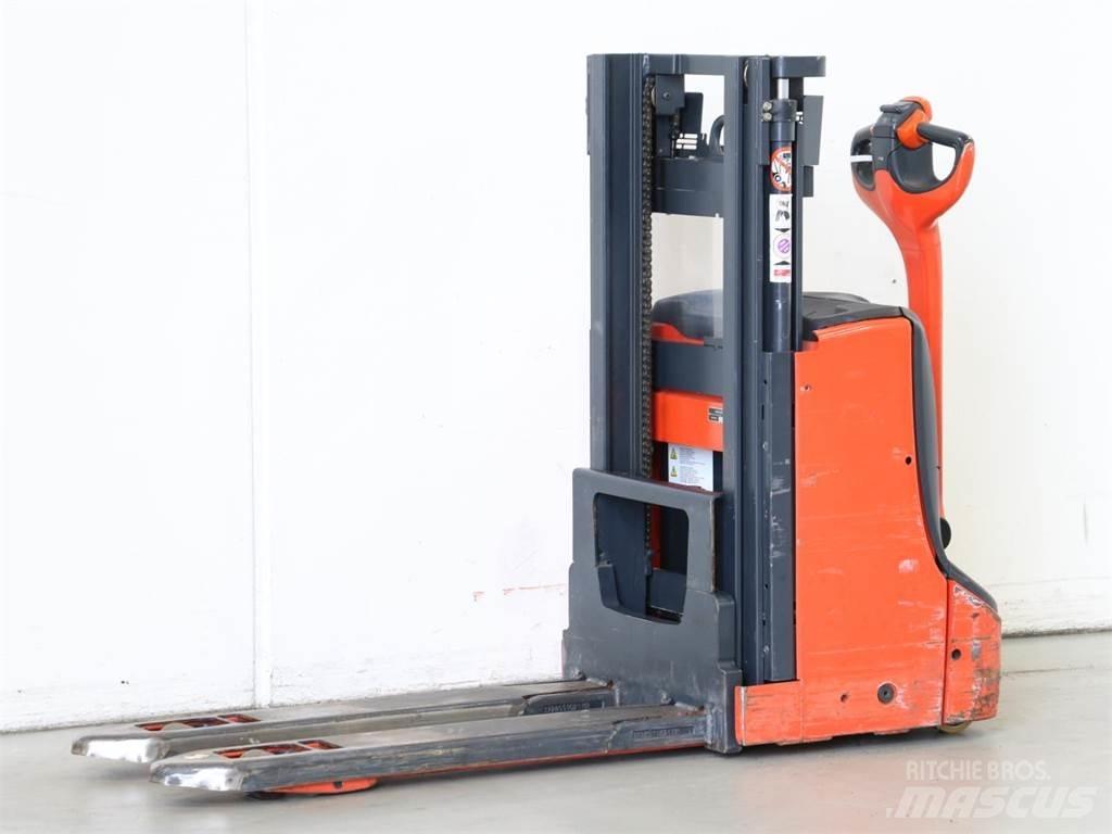 Linde D06/1160-00 Колички високоповдигачи с теглич