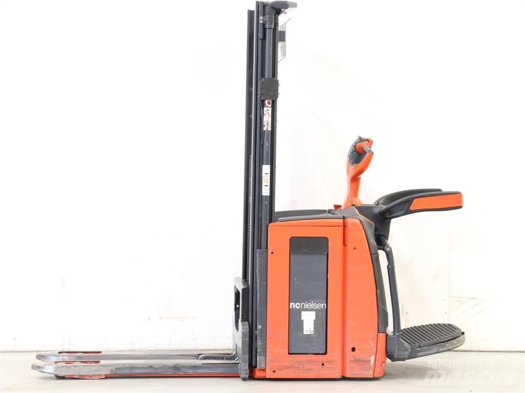 Linde D12AP/1173-01 Колички високоповдигачи с теглич