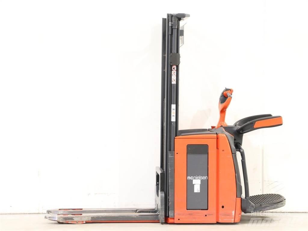 Linde D12AP/1173-01 Колички високоповдигачи с теглич