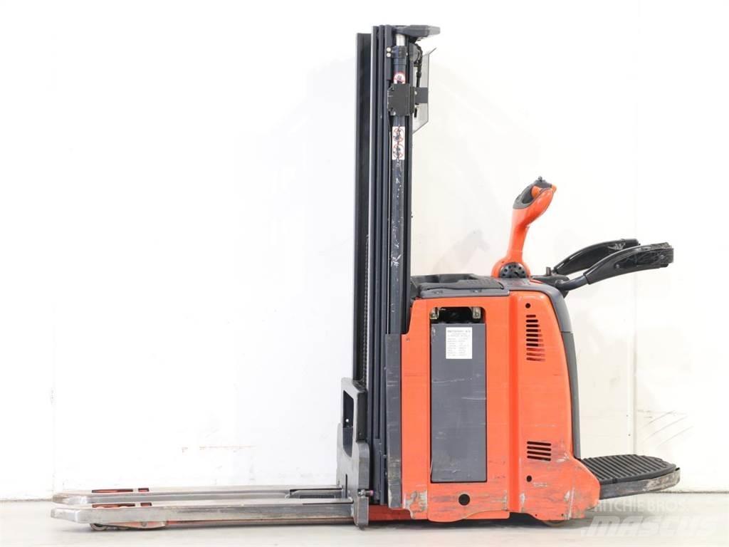 Linde D12AP/133 Колички високоповдигачи с теглич