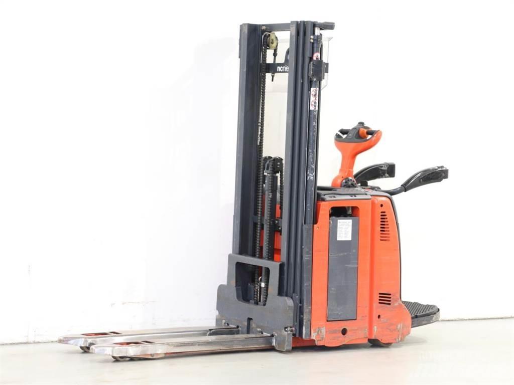 Linde D12AP/133 Колички високоповдигачи с теглич