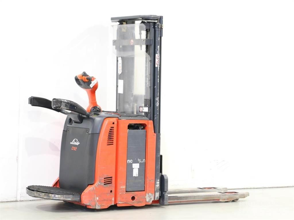 Linde D12AP/133 Колички високоповдигачи с теглич