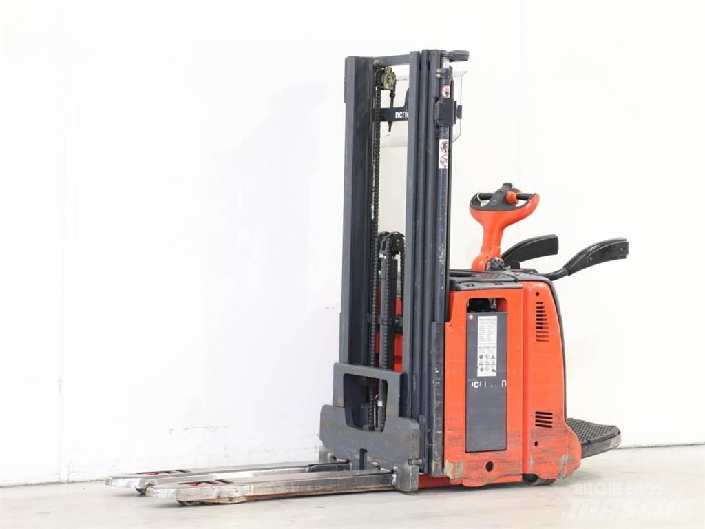 Linde D12AP/133 Колички високоповдигачи с теглич