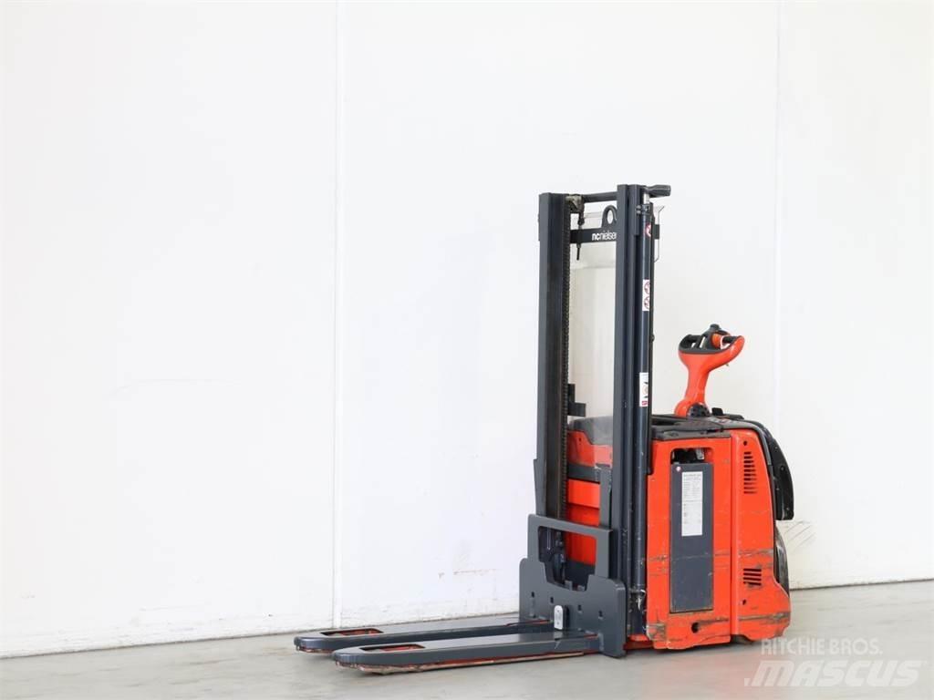 Linde D12AP/133 Колички високоповдигачи с теглич