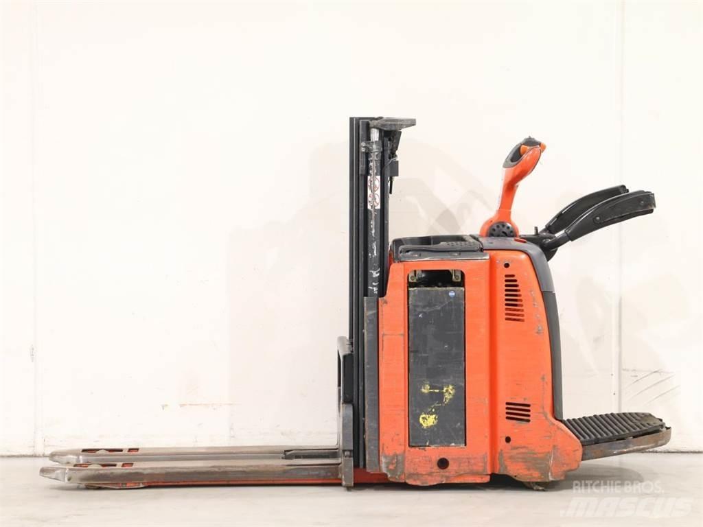 Linde D12AP/133-00 Колички високоповдигачи с теглич