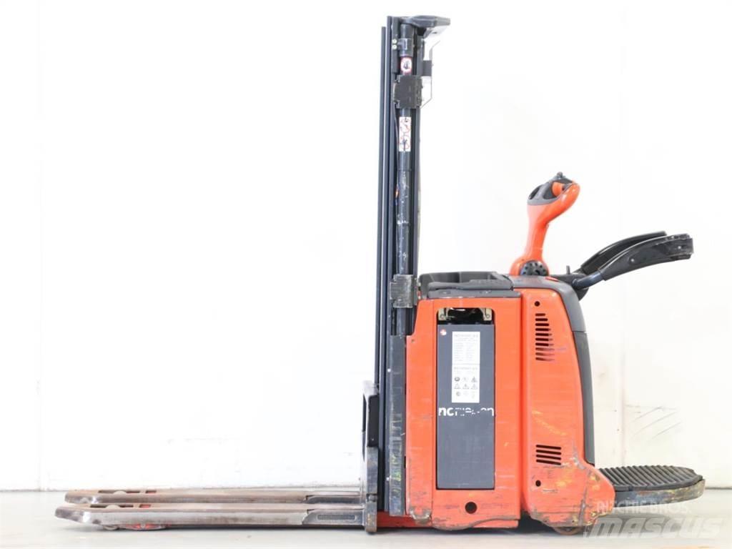Linde D12AP/133-00 Колички високоповдигачи с теглич