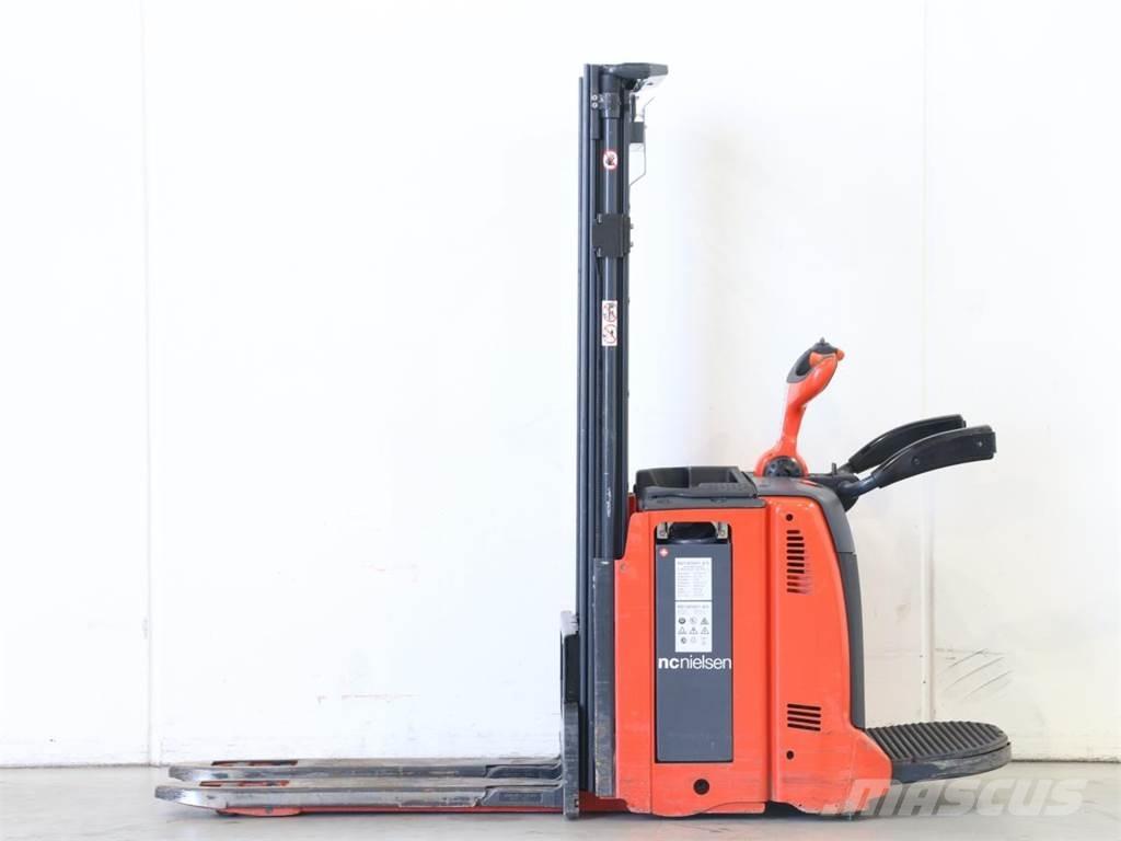 Linde D12AP/133-01 Колички високоповдигачи с теглич