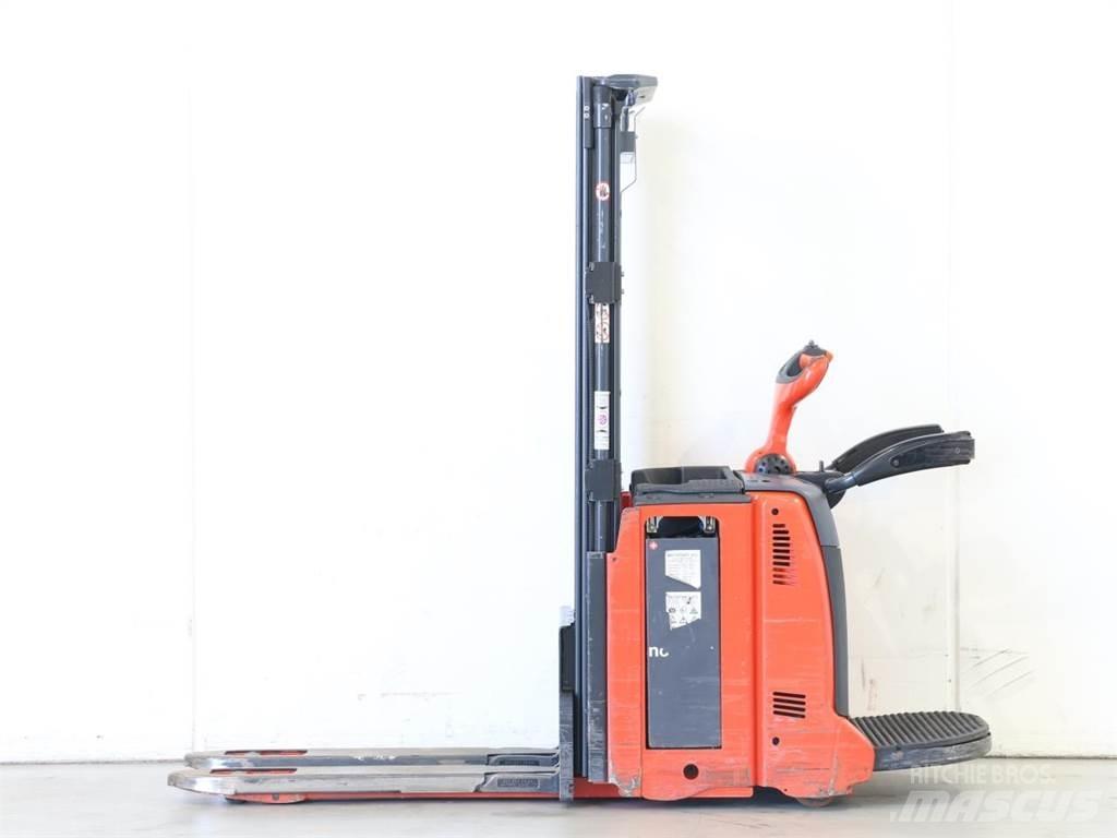 Linde D12AP/133-01 Колички високоповдигачи с теглич