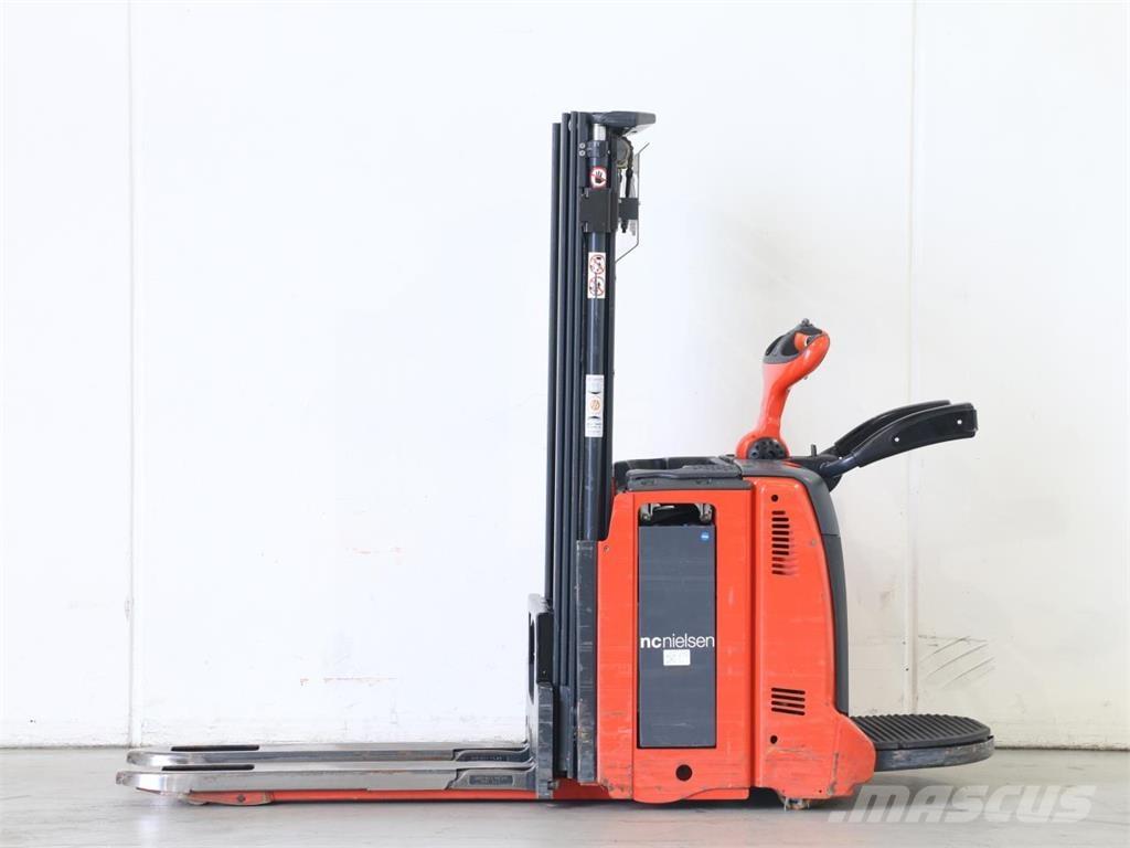 Linde D12AP/133-01 Колички високоповдигачи с теглич