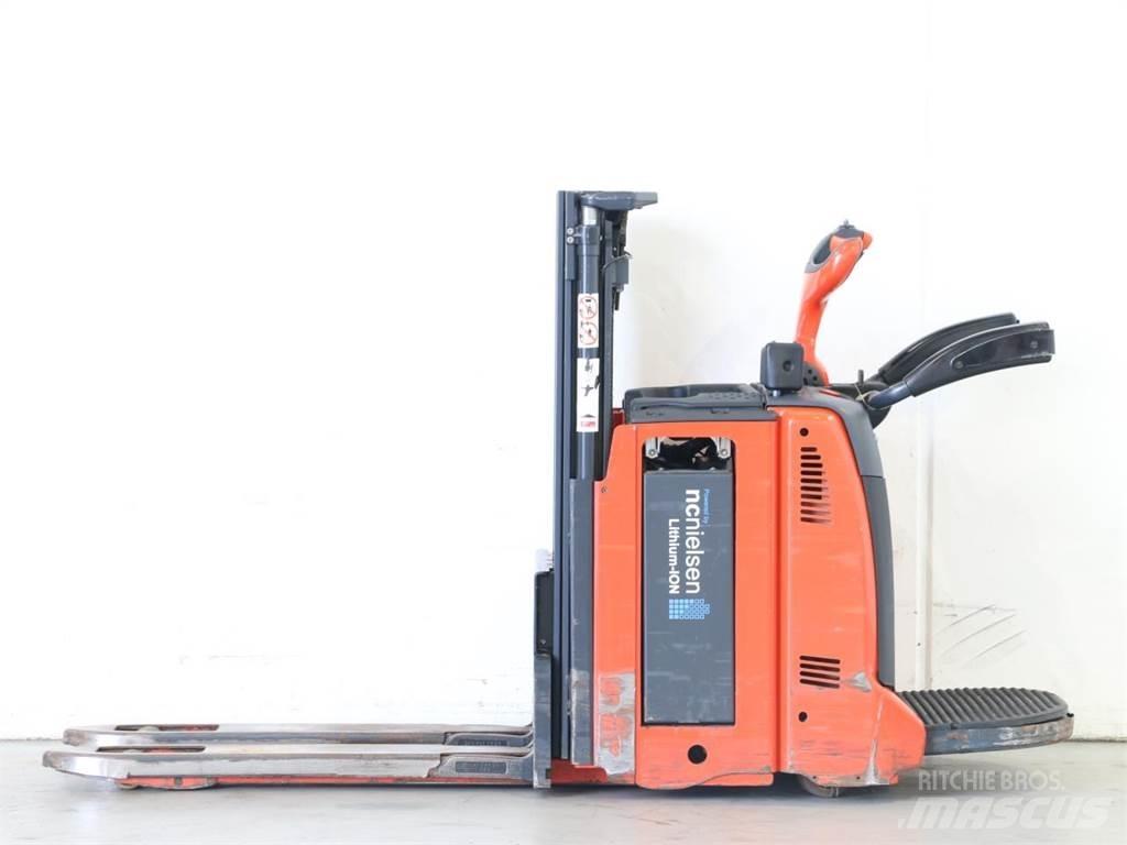 Linde D12HPAP/133-00 Колички високоповдигачи с теглич