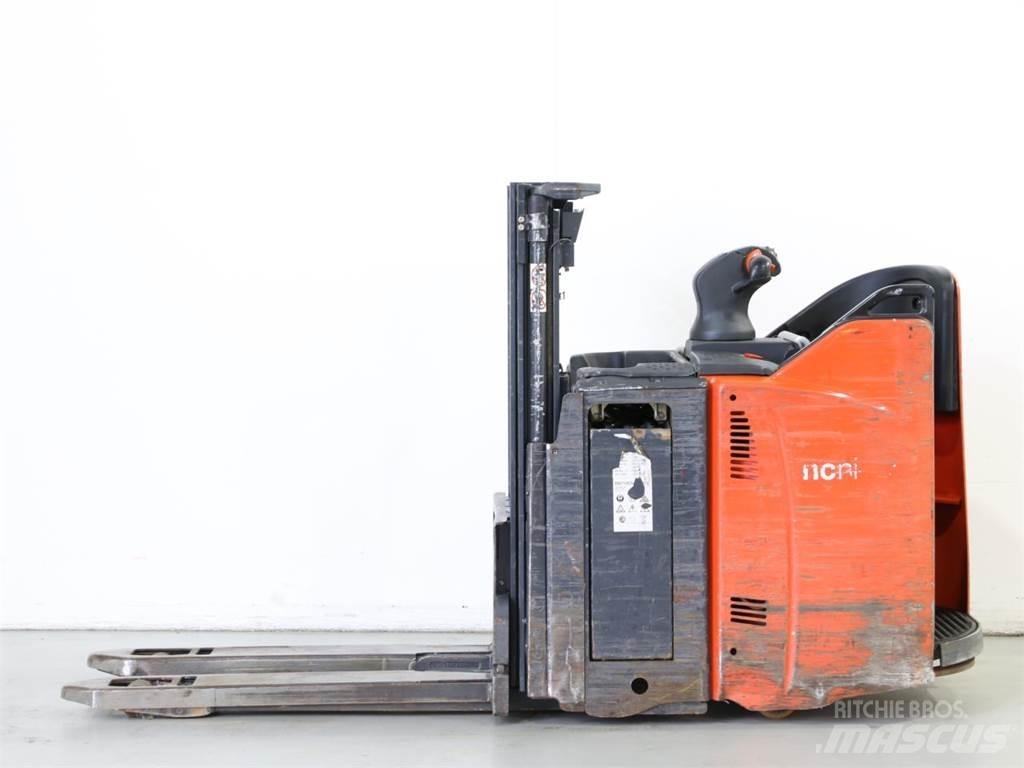 Linde D12HPSP/133 Колички високоповдигачи с теглич