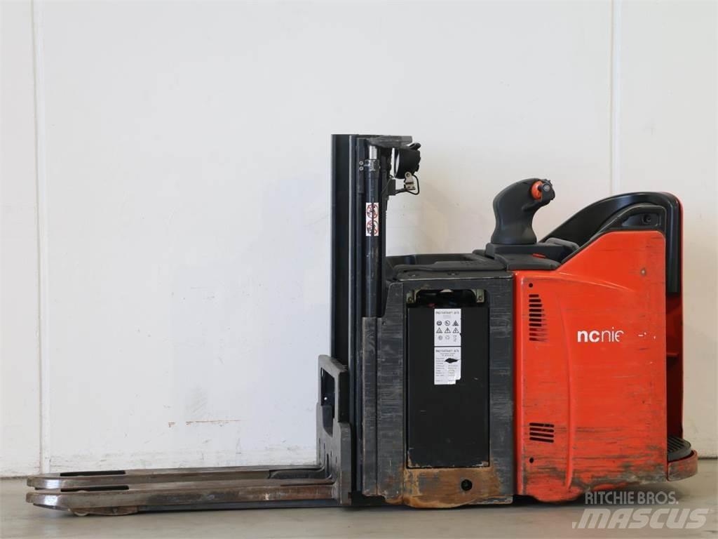 Linde D12HPSP/133-00 Колички високоповдигачи с теглич